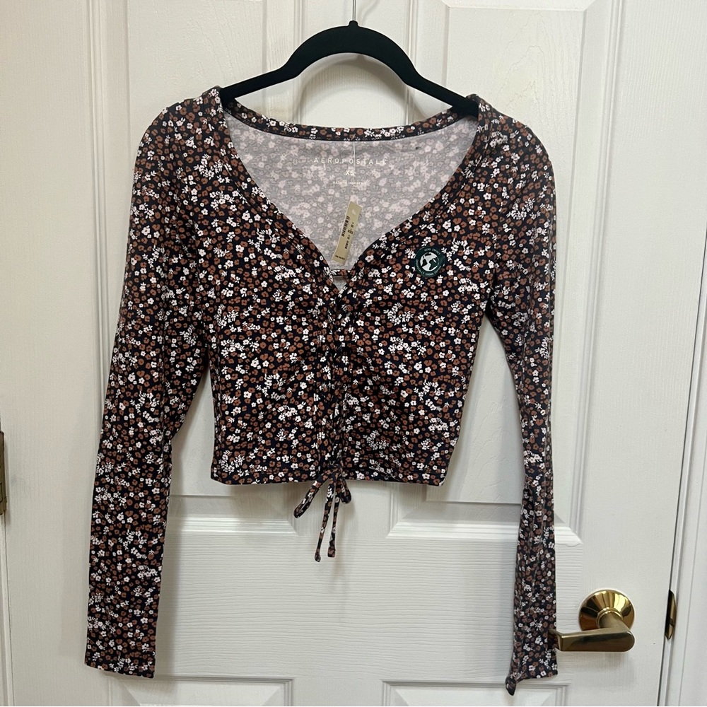 NWT Aeropostale Long Sleeve Floral Lace-Up Cropped Shrunken Tee - size XS